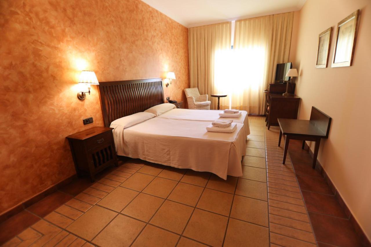 Hospedium Hotel Dona Mafalda De Castilla 플라센시아 외부 사진