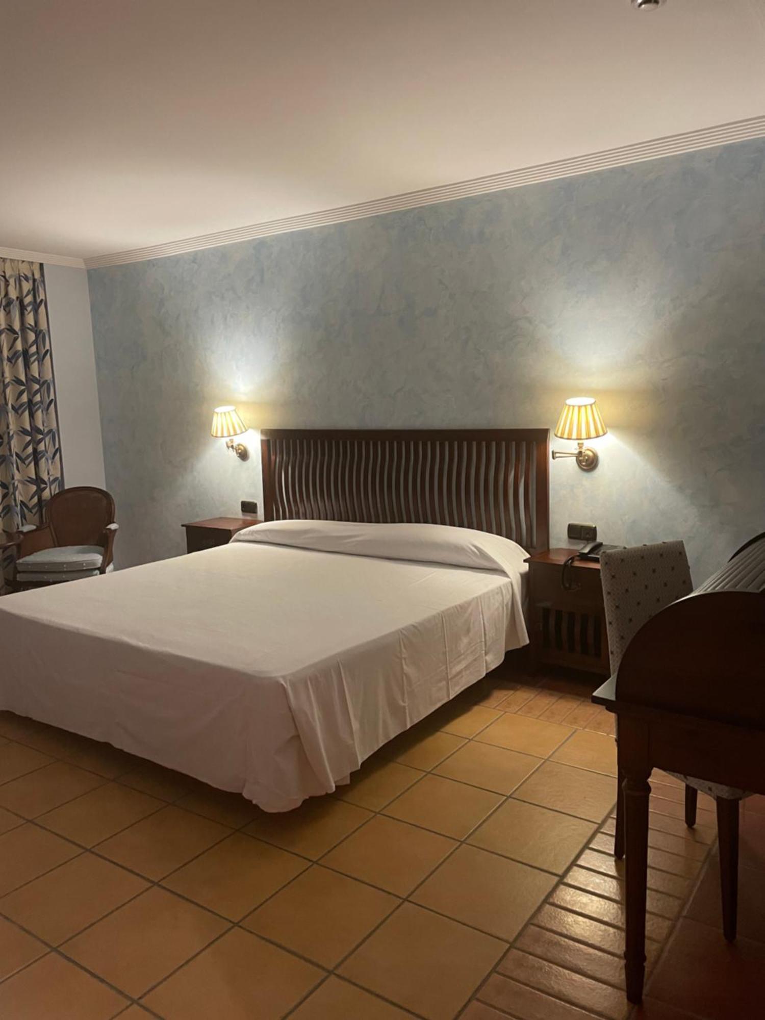 Hospedium Hotel Dona Mafalda De Castilla 플라센시아 외부 사진